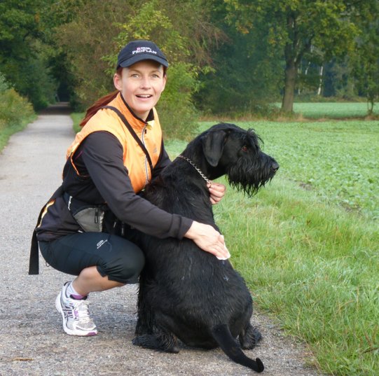 Gosia mit "Montez Lola von Ermada" beim Joggen